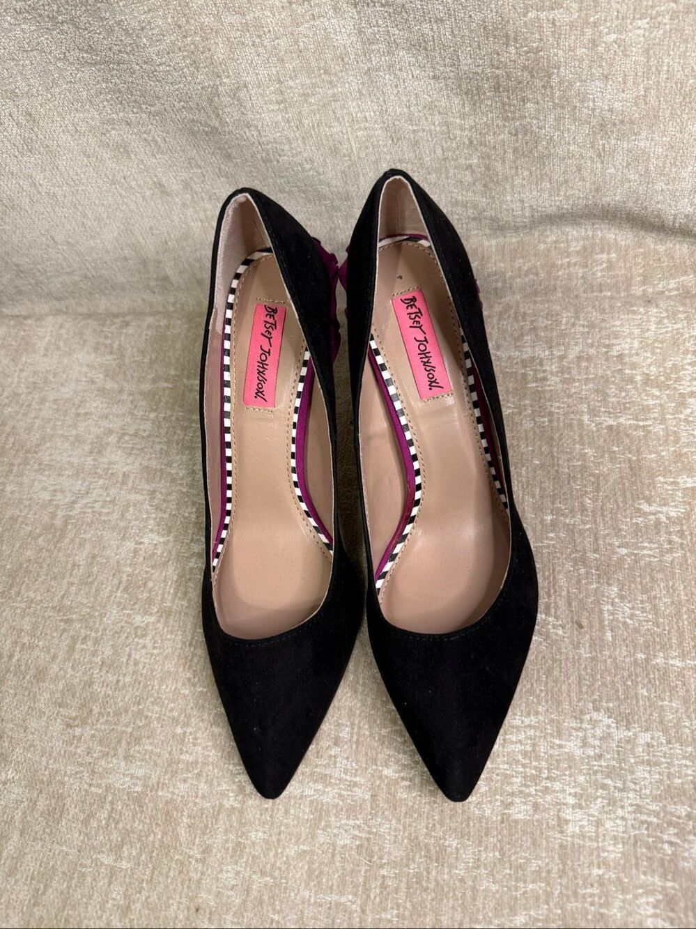 Betsey Johnson Black Pumps with Pink Ruffle Heel Accent - Picture 6 of 10